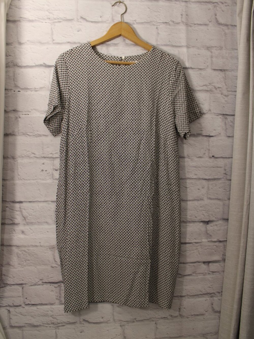 H&M Shift Dress Size 14 Black Butterfly Shortsleeve Open Back Summer Casual